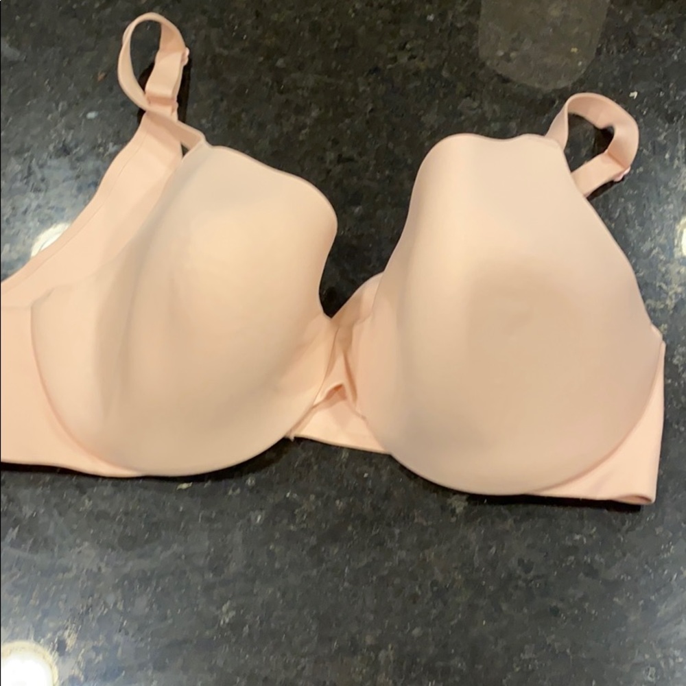 Cacique 38D bra.  Back slimming